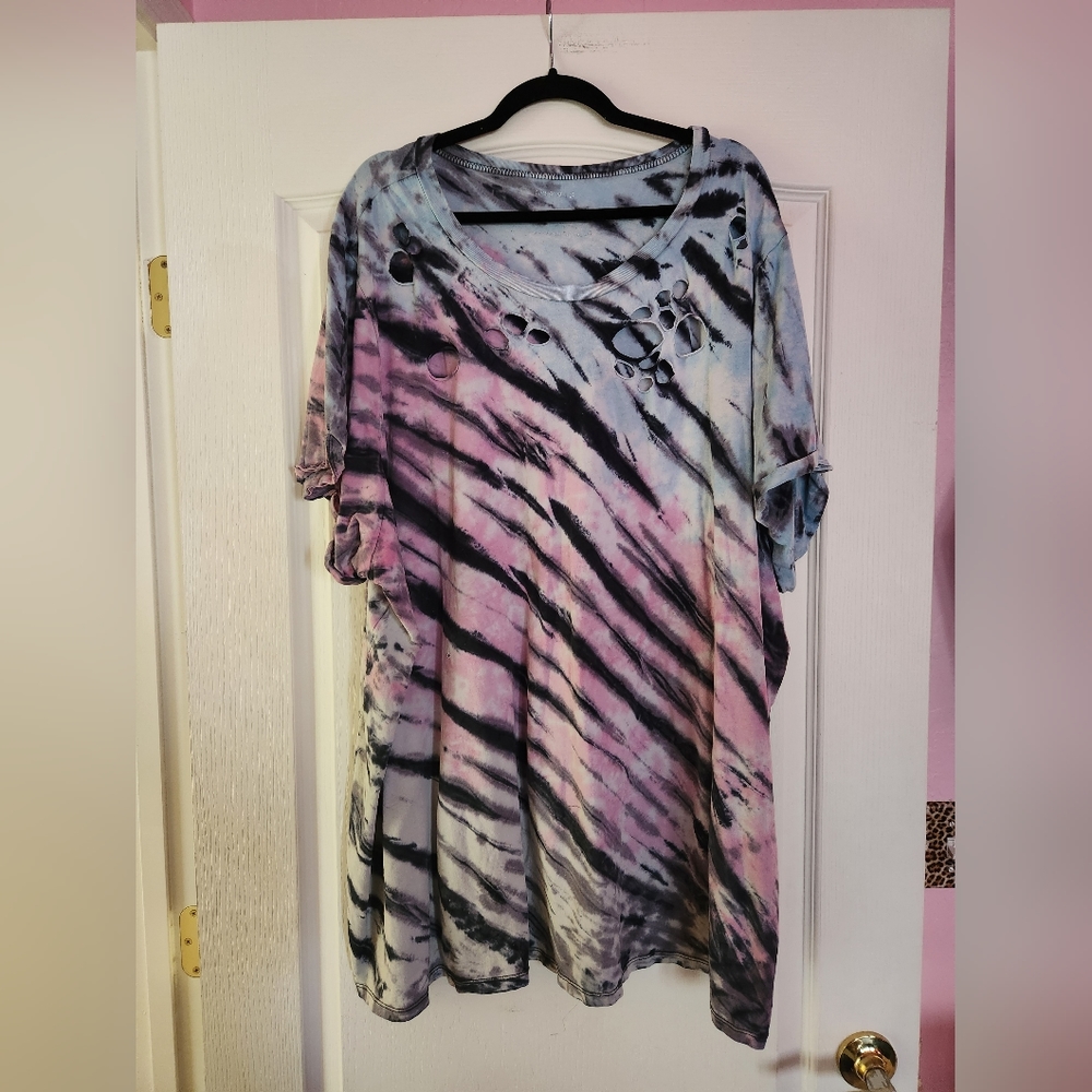 Torrid Size 6 Tie Dye Distressed T-Shirt, Plus Size Top
